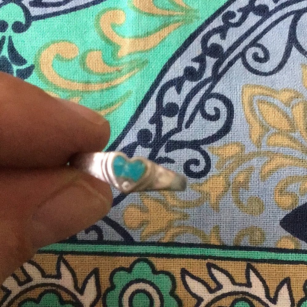Turquoise heart shaped small sterling silver ring. - Picture 3 of 3